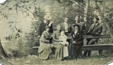 Seated - Bess, Grandma Jones, Audrey, Raye Back - Pha, Bill Jaques, George, C.V.